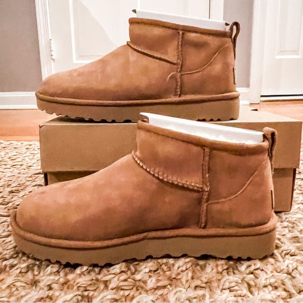 NWT UGG Classic Ultra Mini Chestnut Boots Women's Size 6 - Picture 9 of 16